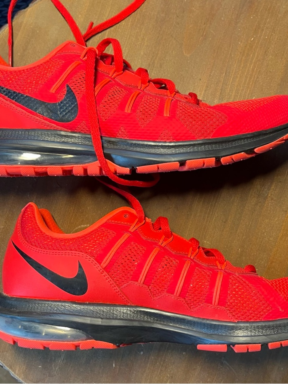 🚫SOLD🚫 Nike Men’s Bright Red Athletic Running Shoes with Black Swoosh - Picture 3 of 9